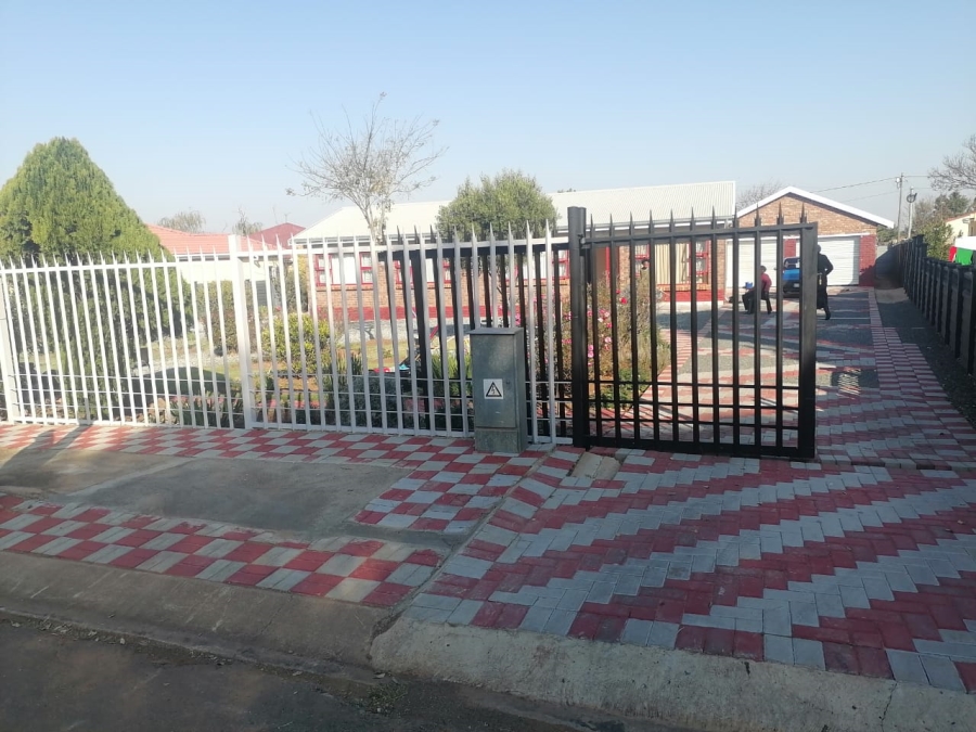 To Let 3 Bedroom Property for Rent in Madeira Park Eastern Cape
